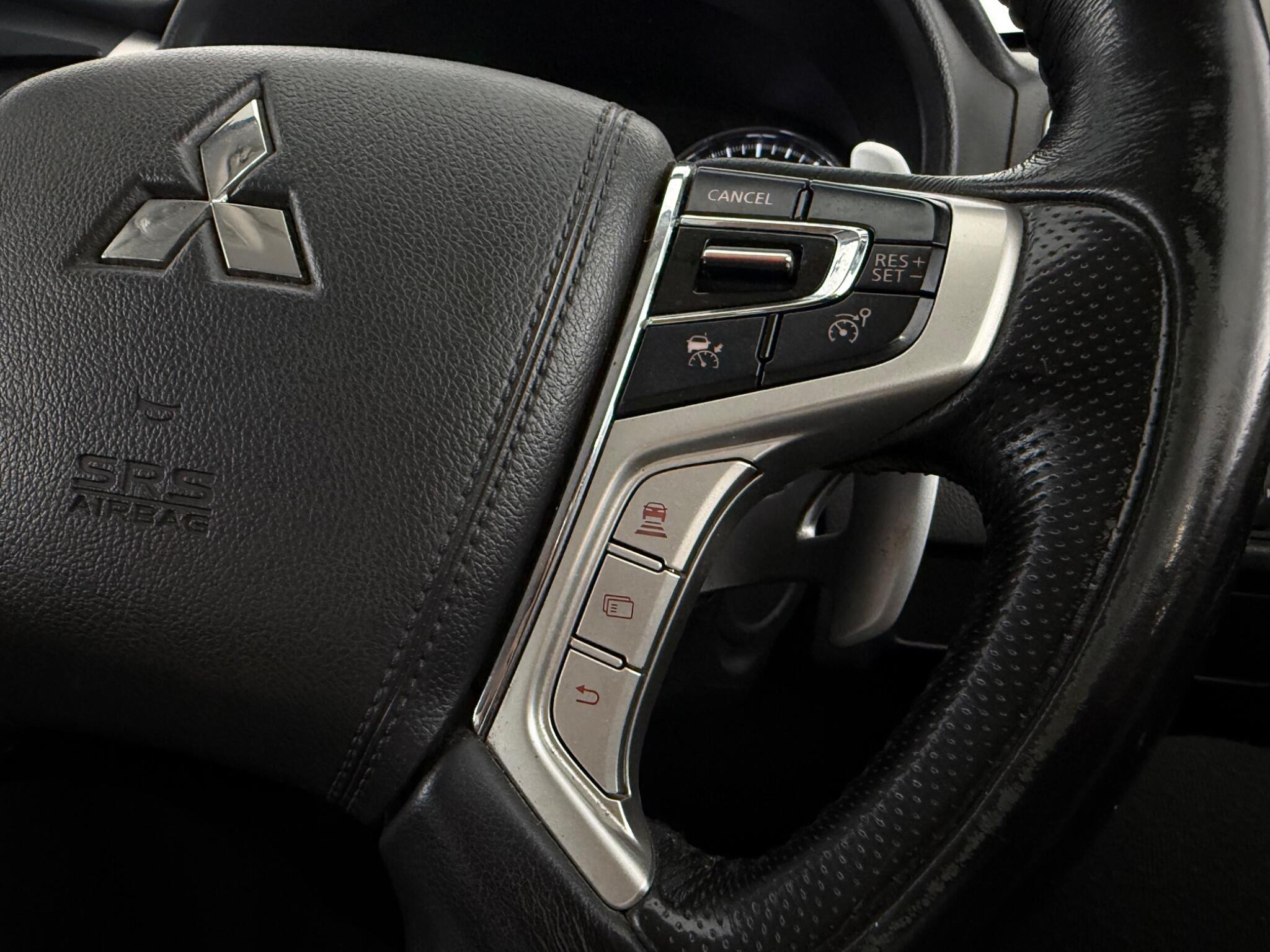 Mitsubishi Shogun Sport view 15