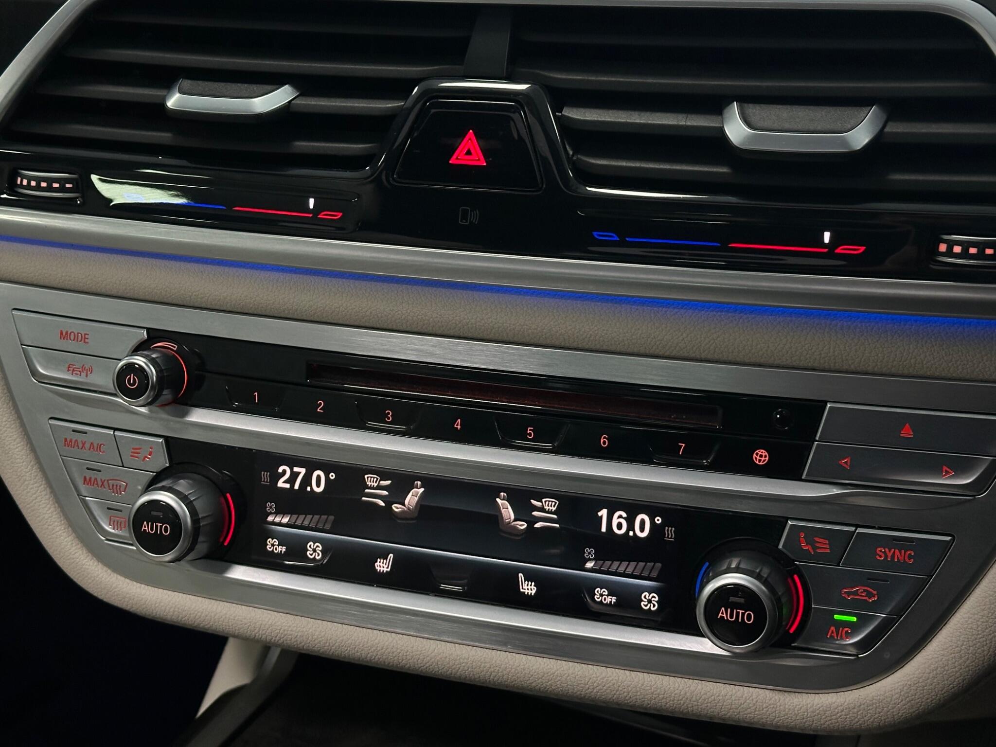 BMW 7 Series view 27