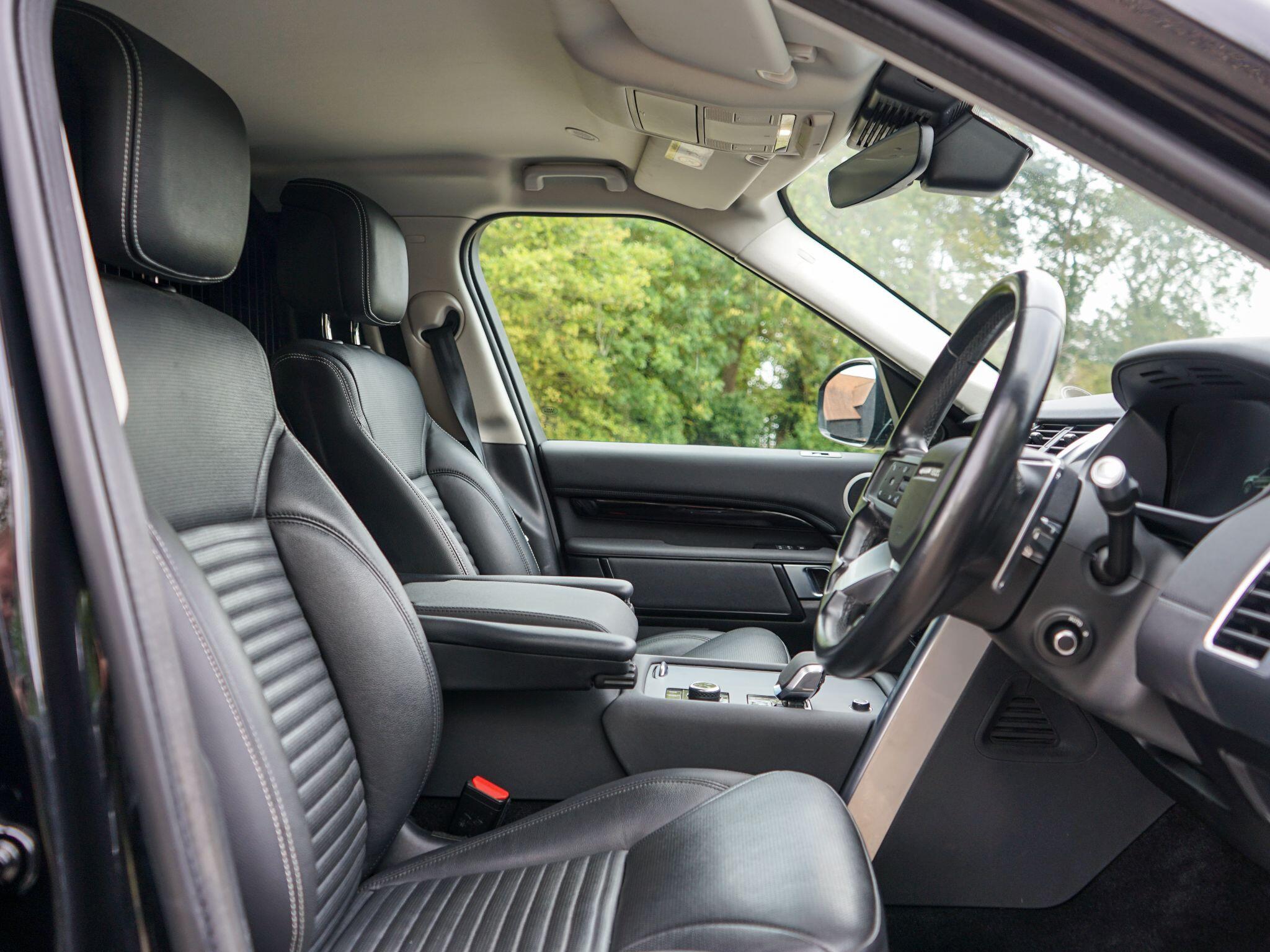 Land Rover Discovery 3 view 24