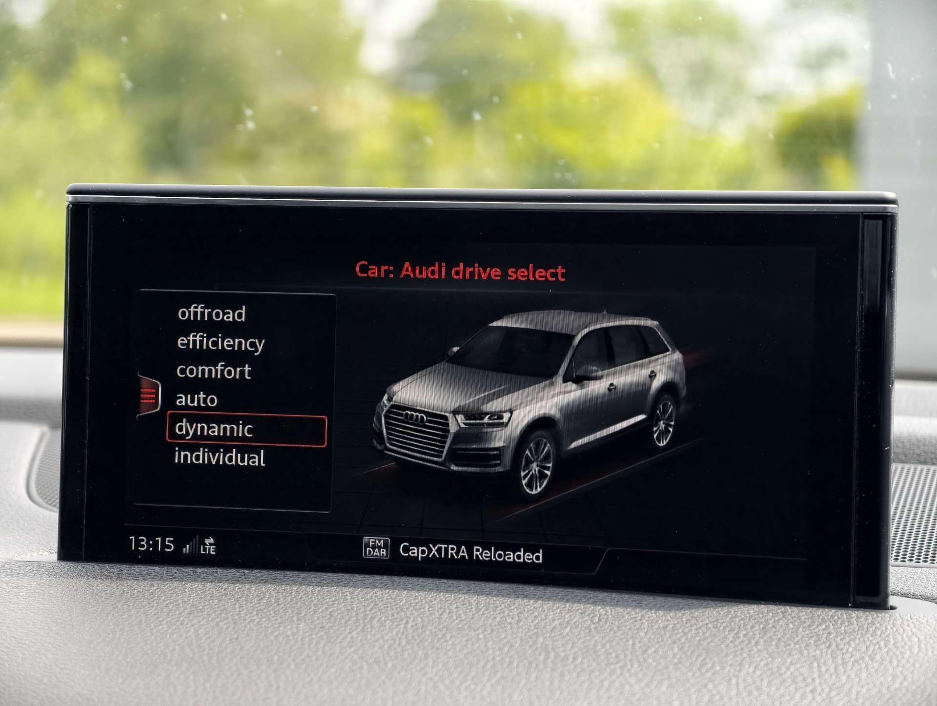 Audi Q7 view 49