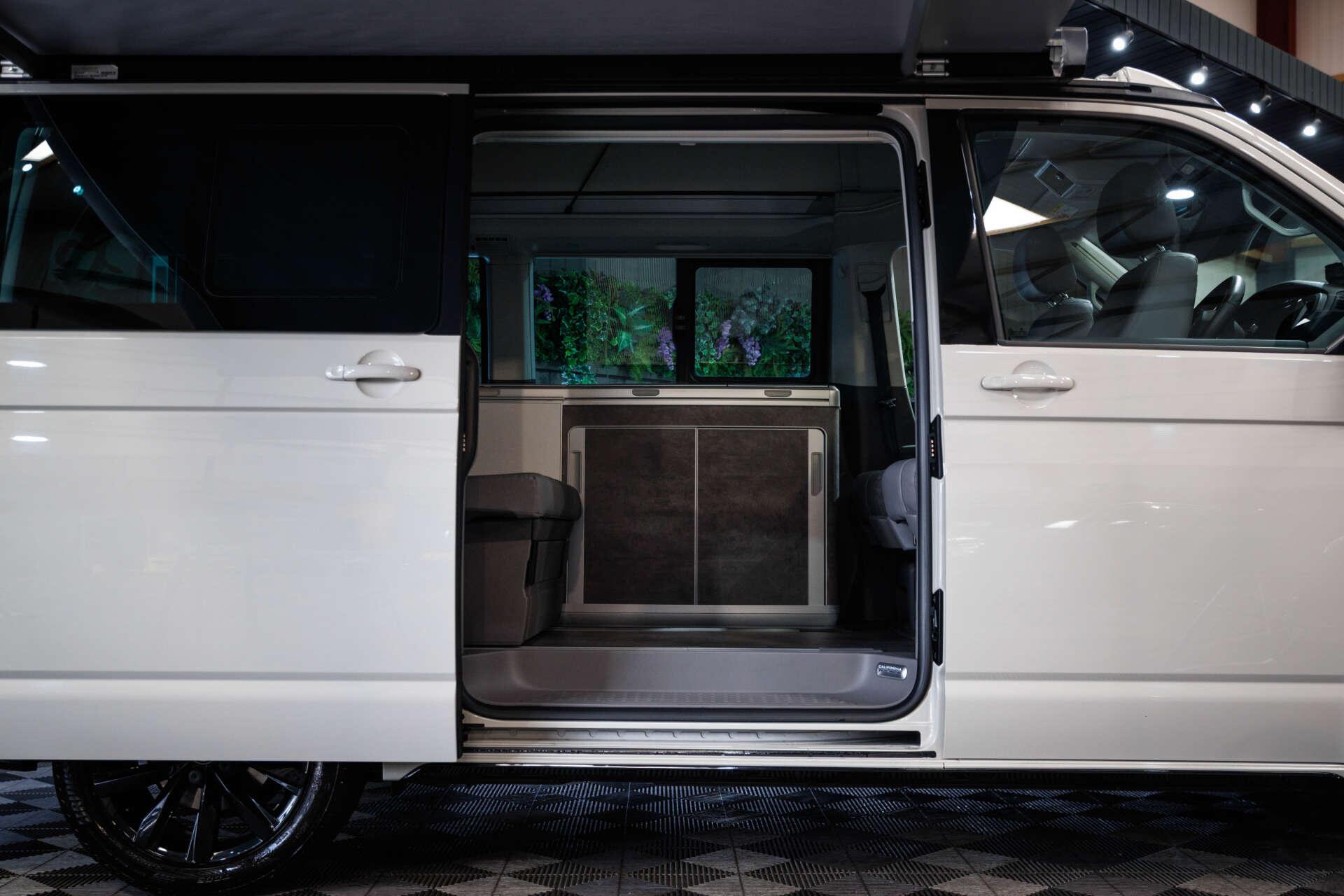 Volkswagen California view 16