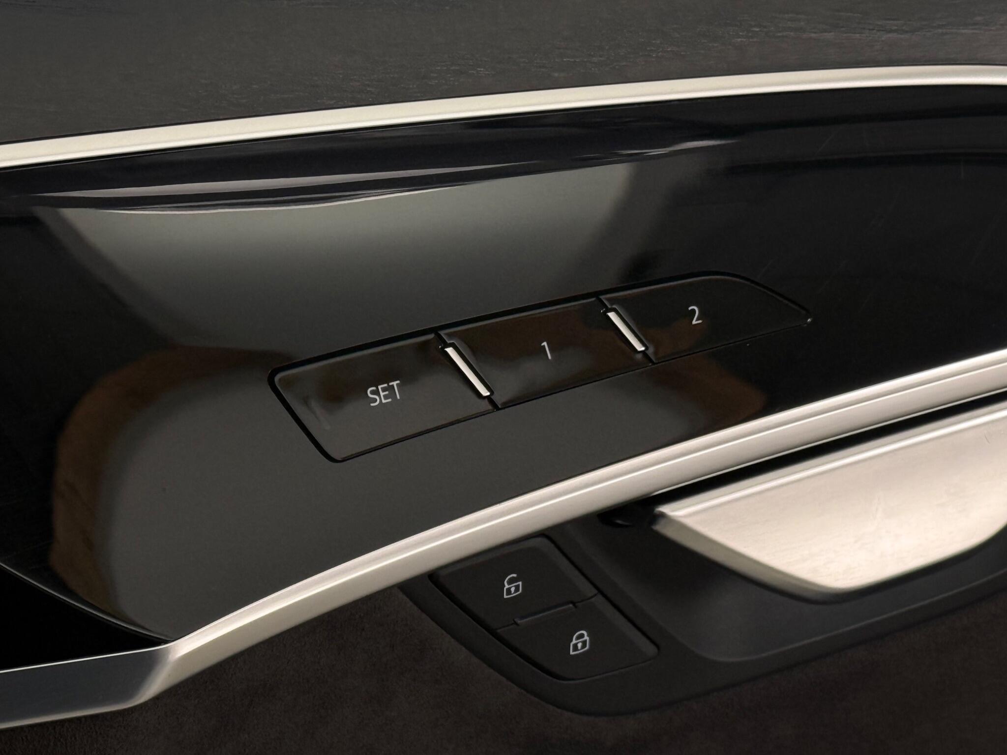 Audi A8 view 30