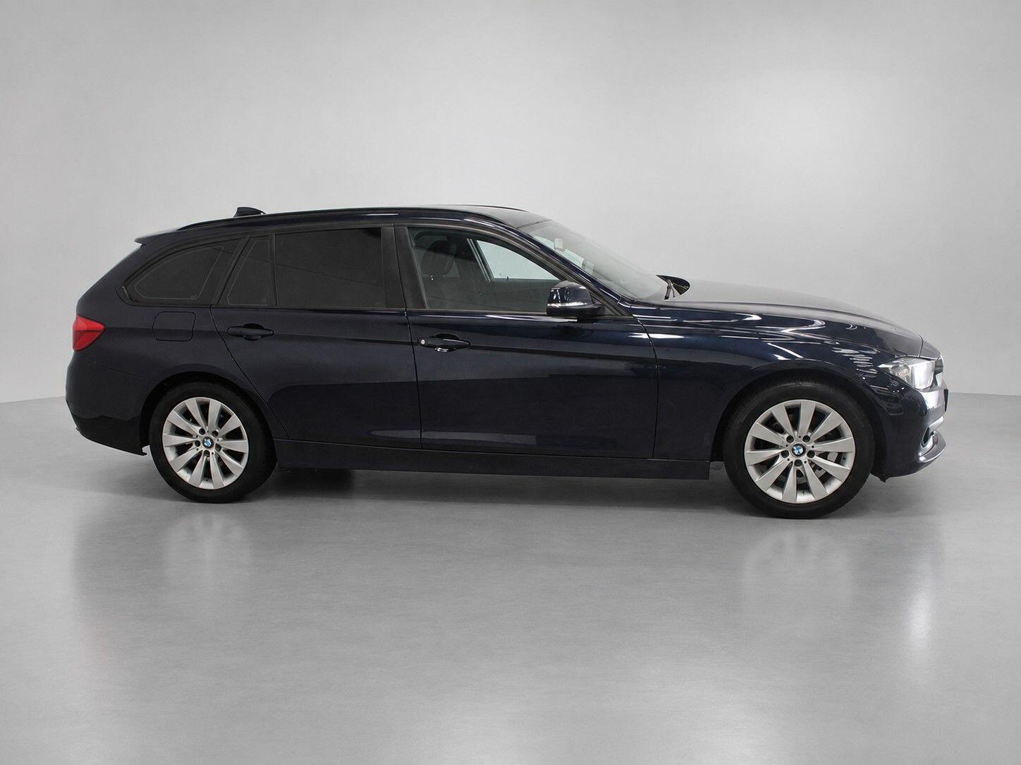 BMW 3 Series view 4