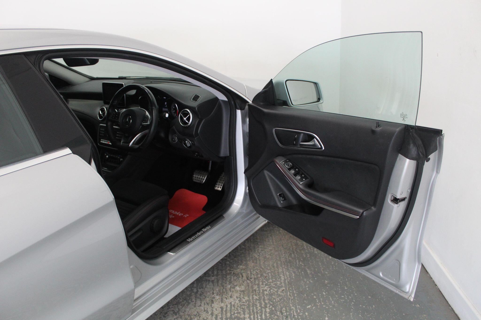 Mercedes-Benz CLA view 24