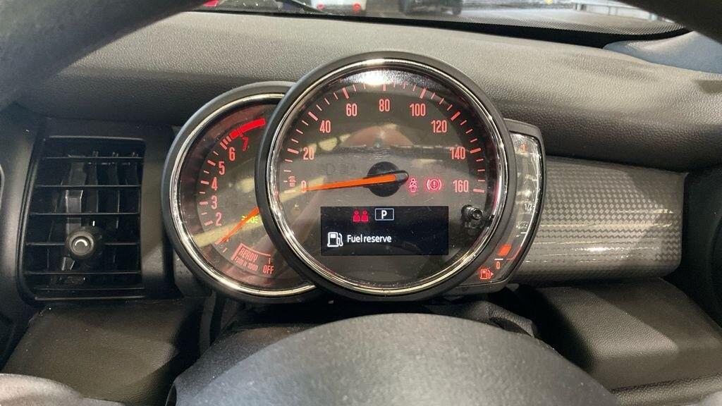 Mini Convertible view 19