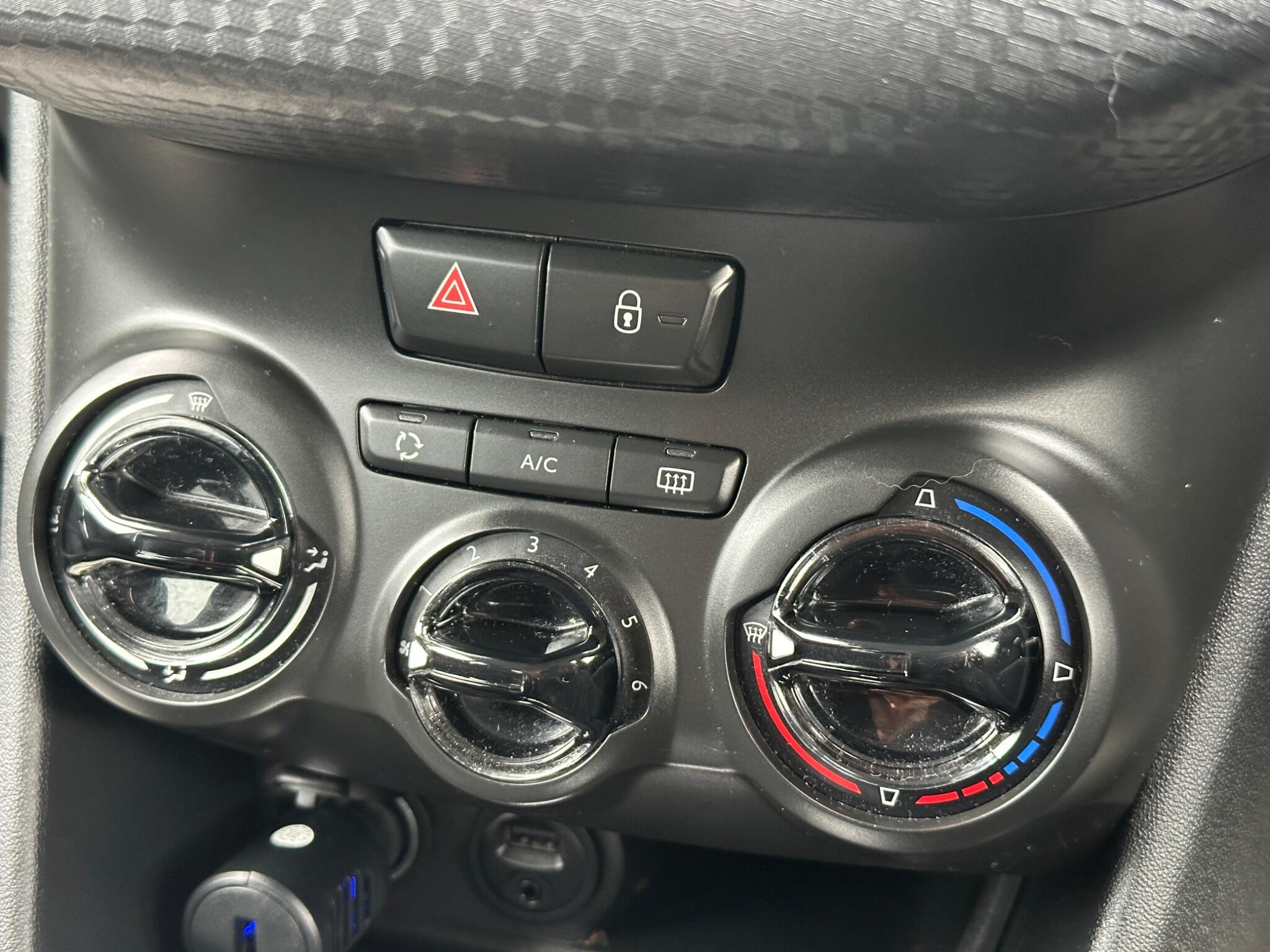 Peugeot 208 view 39