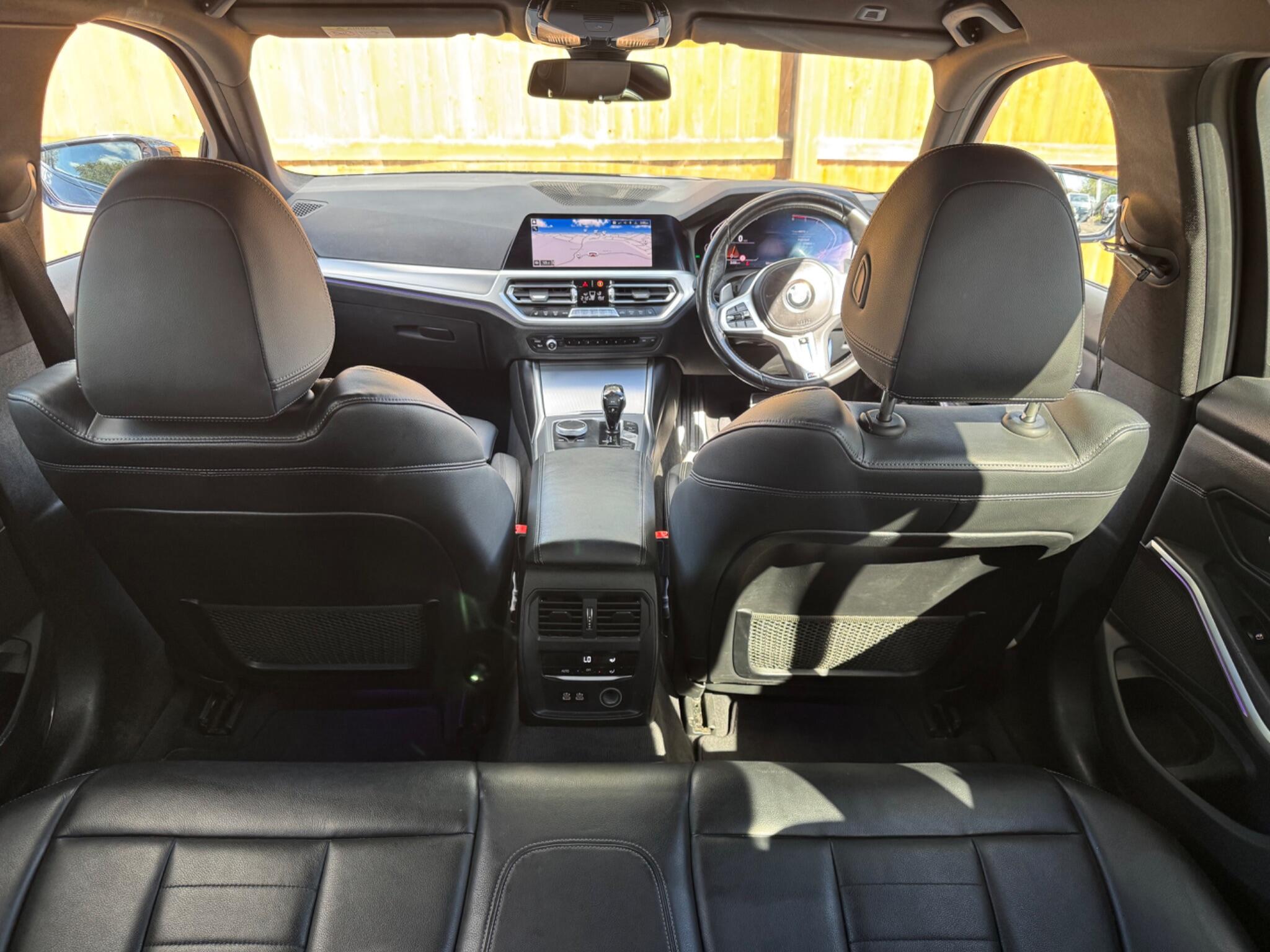 BMW 3 Series view 25