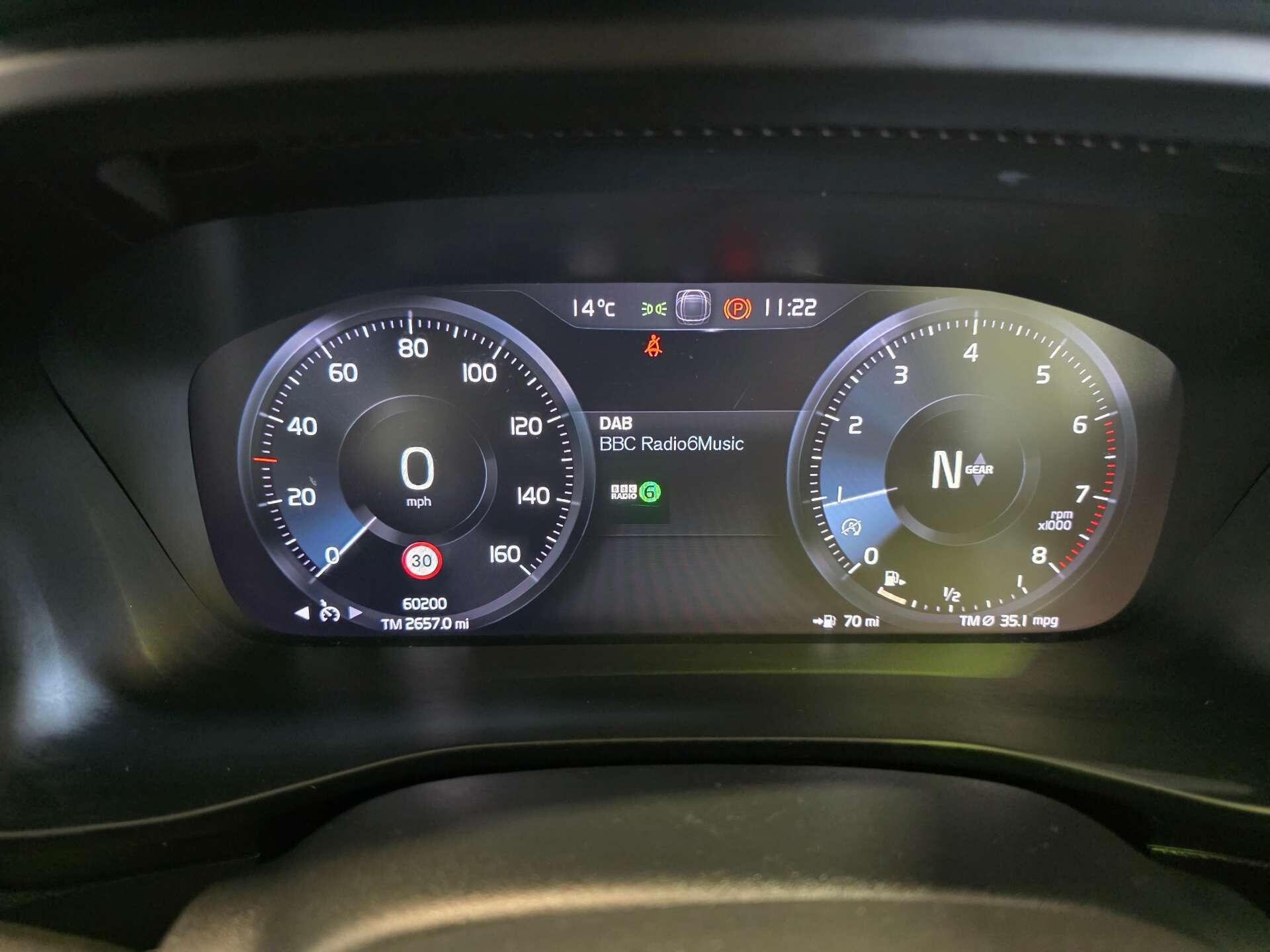 Volvo XC40 view 19
