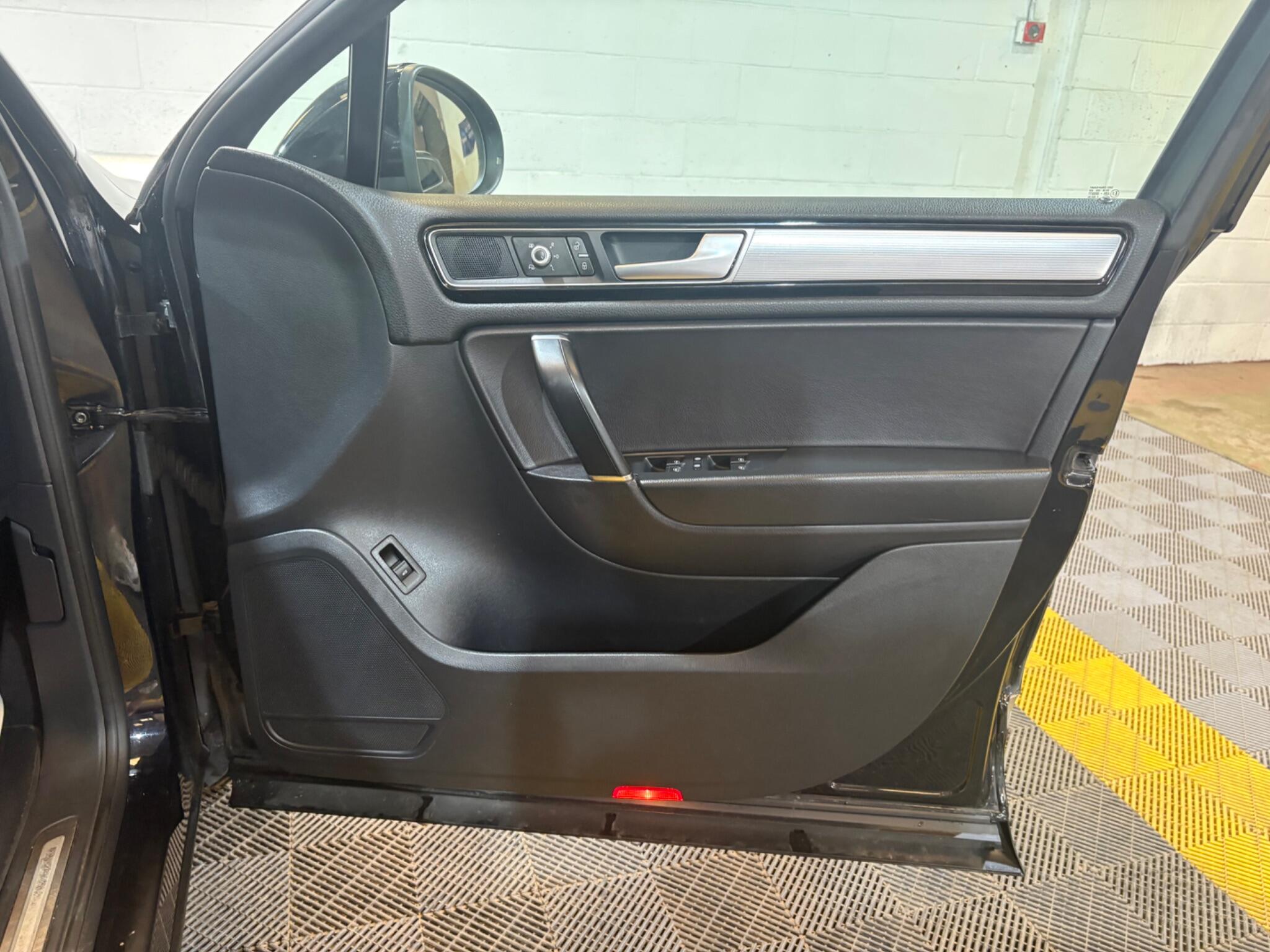 Volkswagen Touareg view 38