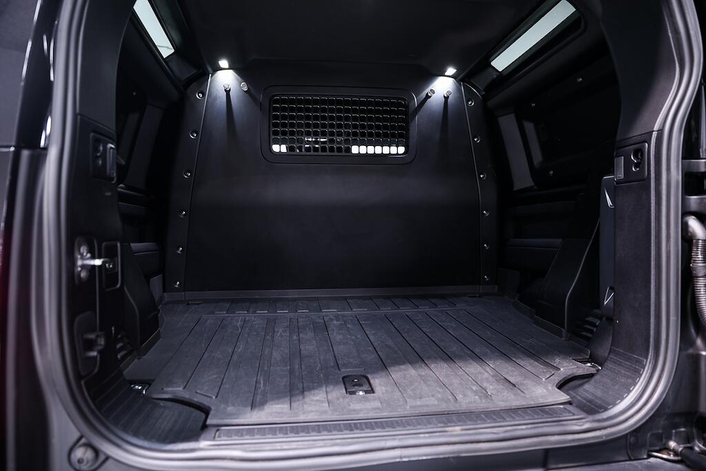 Land Rover Defender view 33