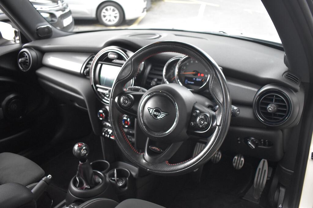 Mini Cooper view 10