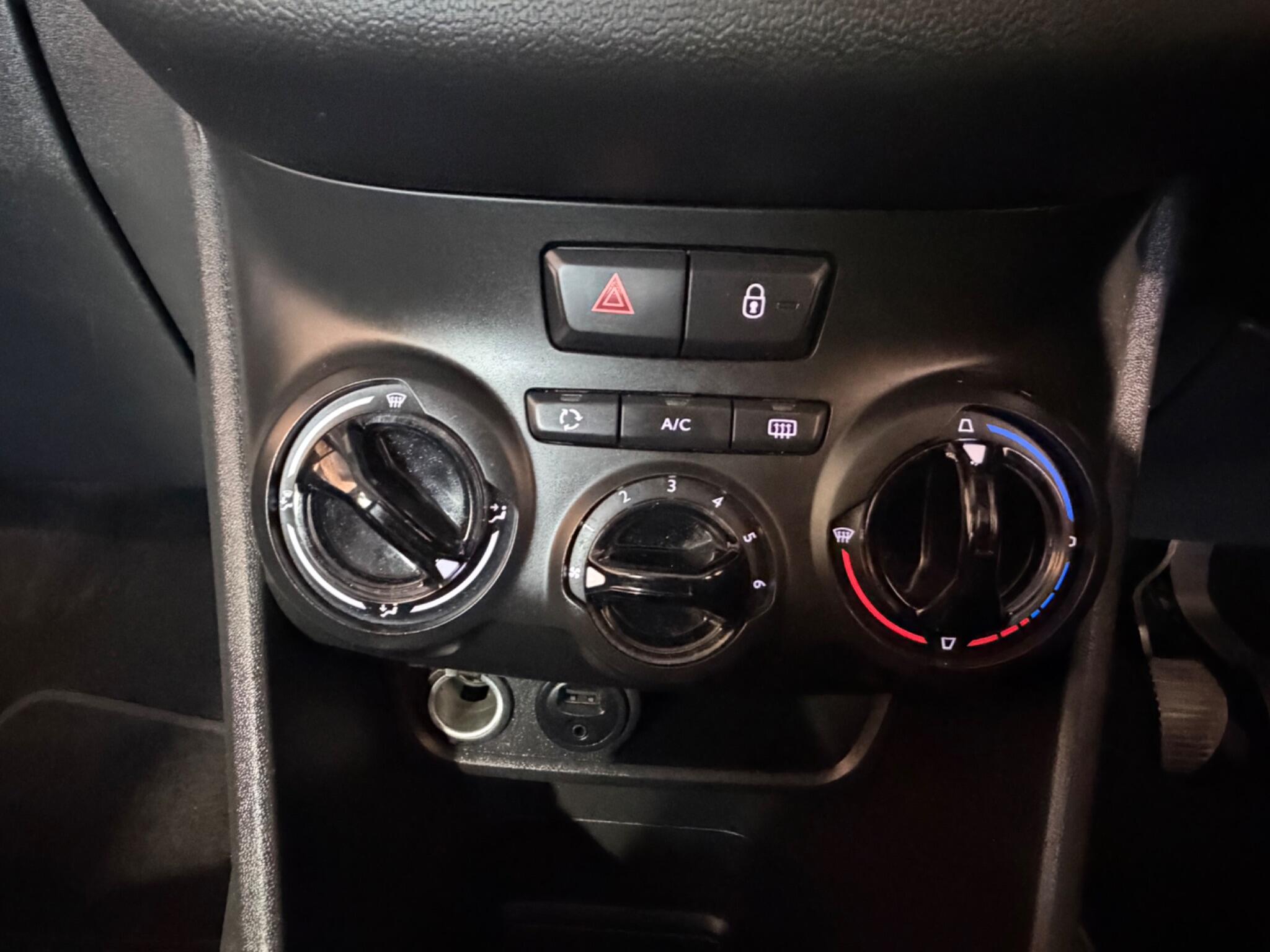 Peugeot 208 view 23
