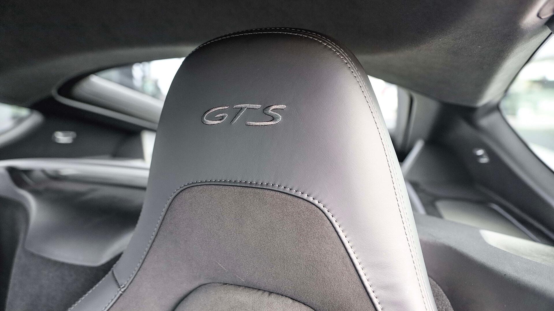 Porsche Cayman view 9