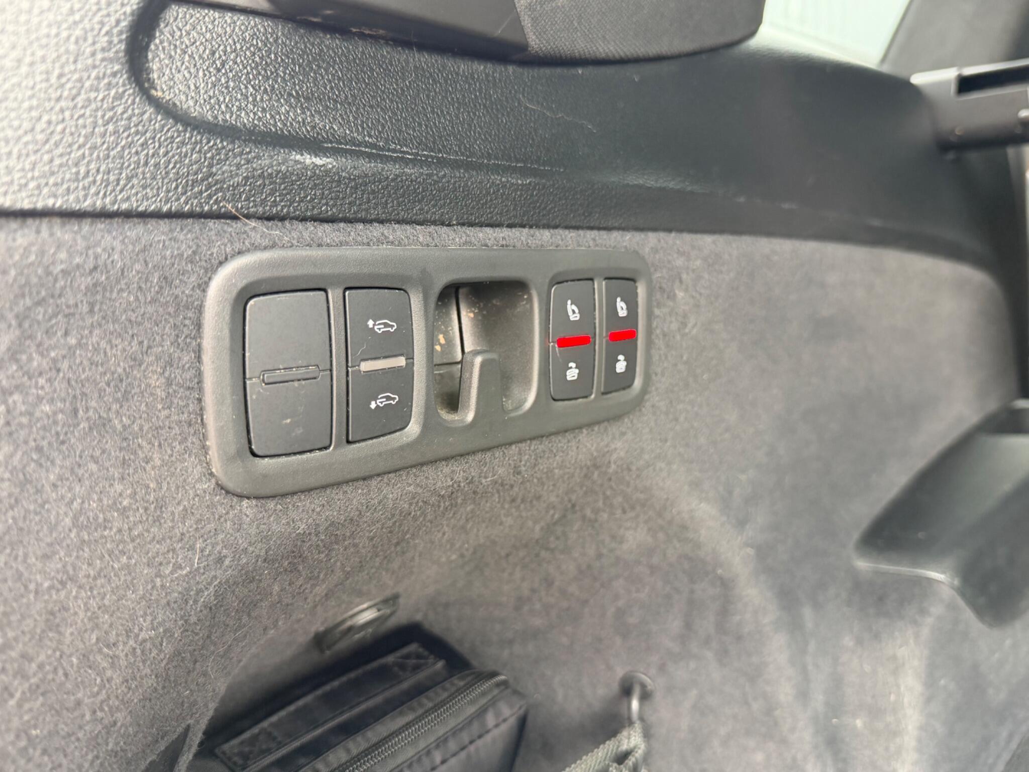 Audi Q7 view 90