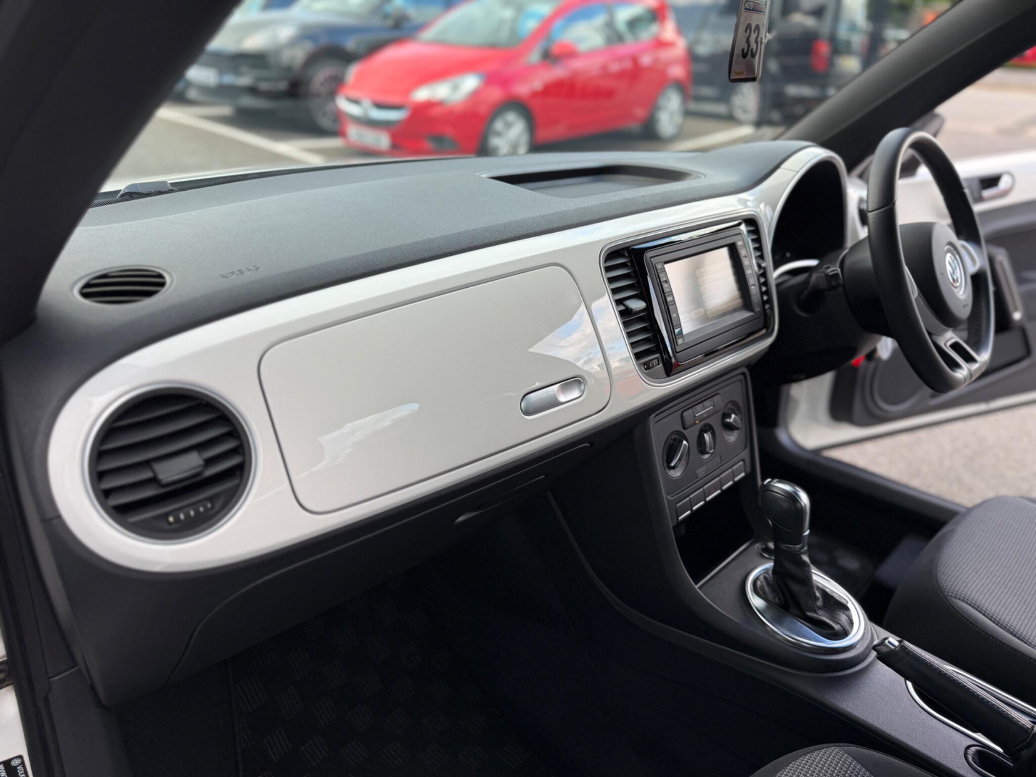 Volkswagen Beetle view 23