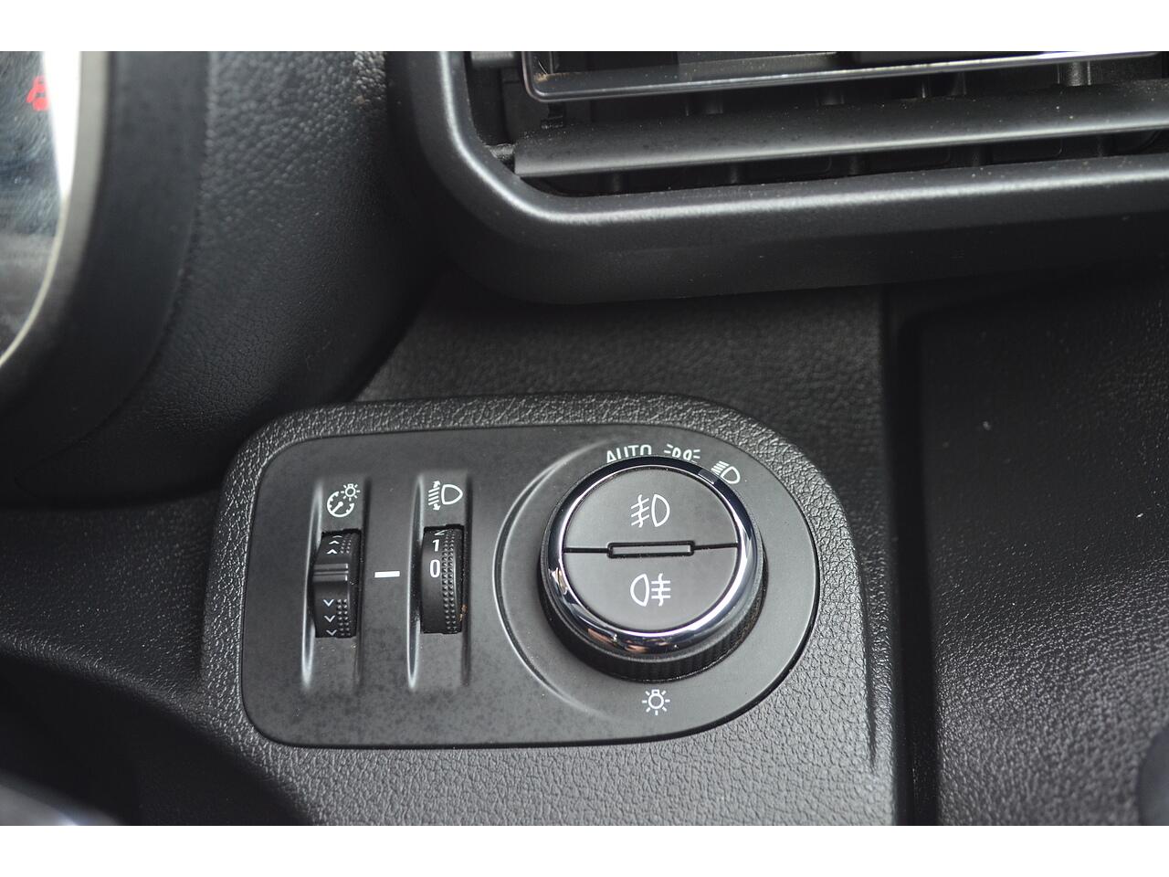 Vauxhall Combo Life view 33