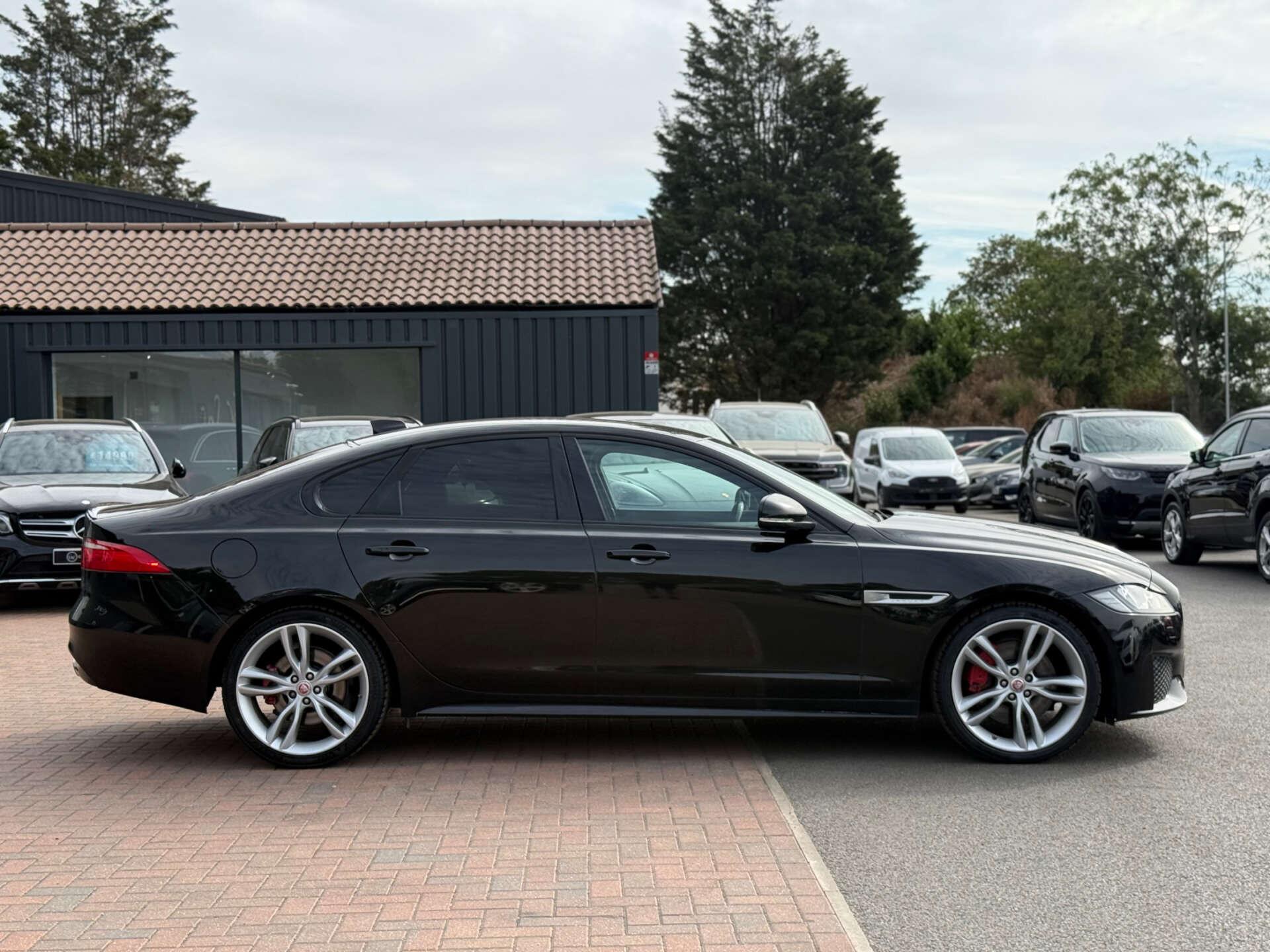 Jaguar XF view 11