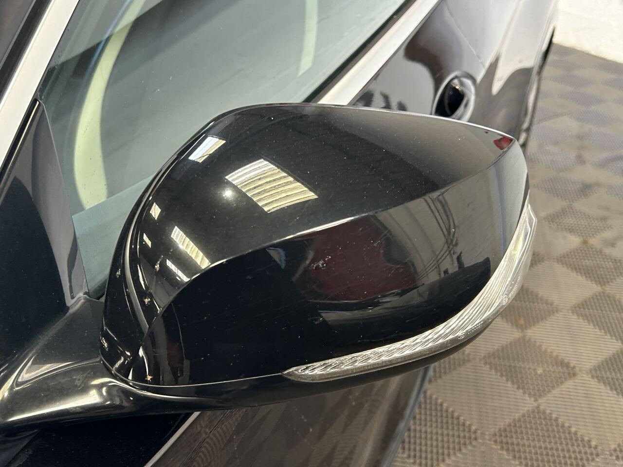 Infiniti Q30 view 12