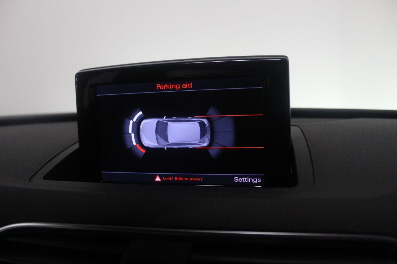 Audi Q3 view 35