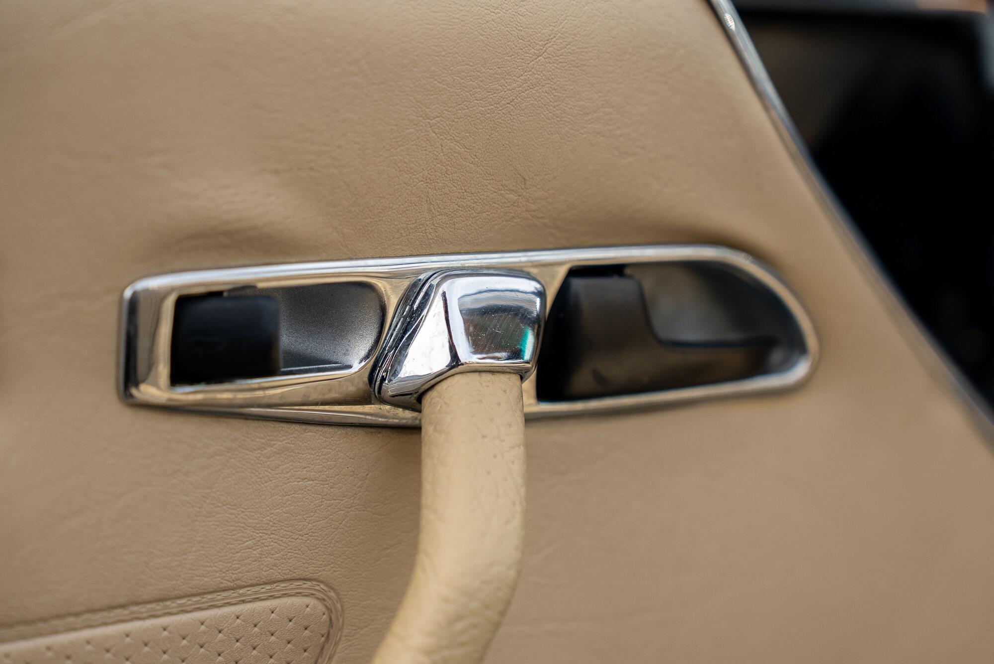 Mercedes-Benz 500 SL view 44