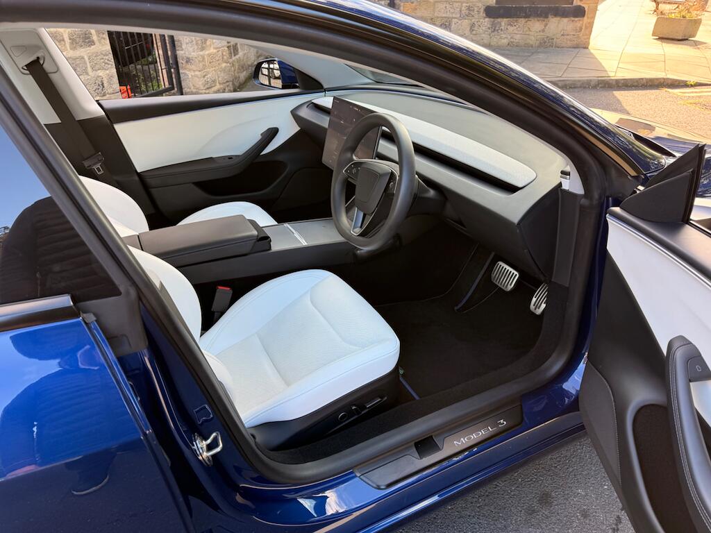Tesla Model 3 view 32