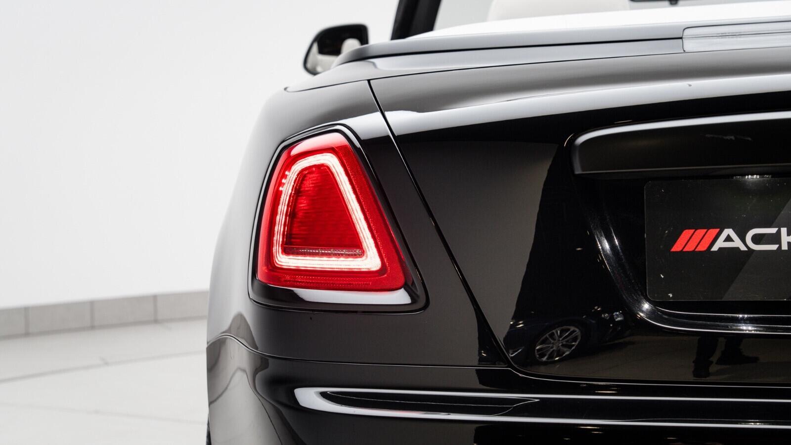 Rolls-Royce Dawn view 46
