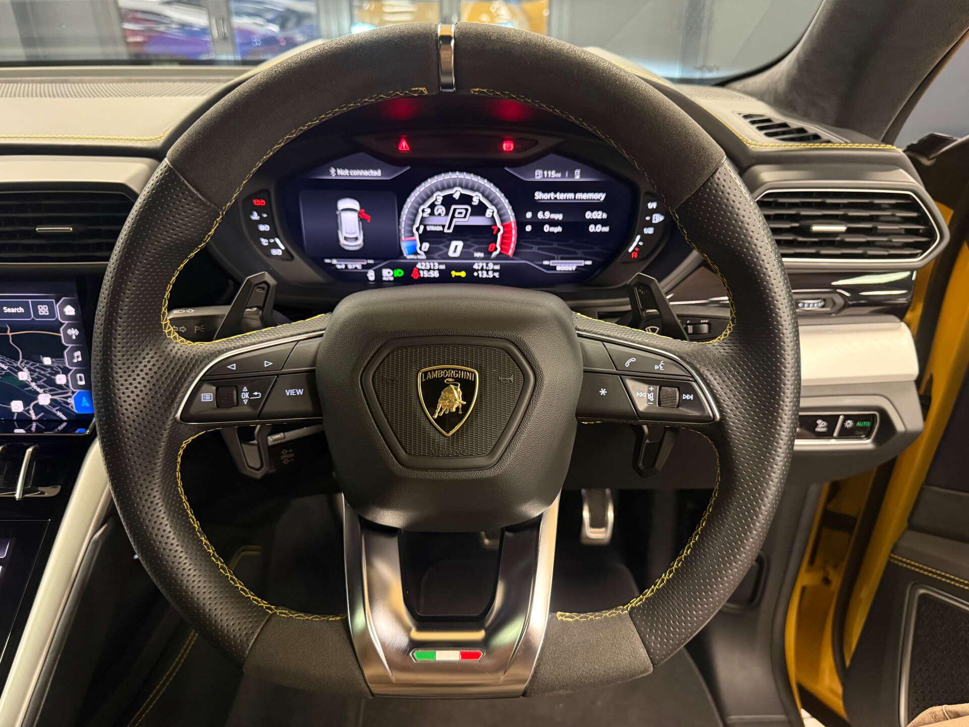 Lamborghini Urus view 30