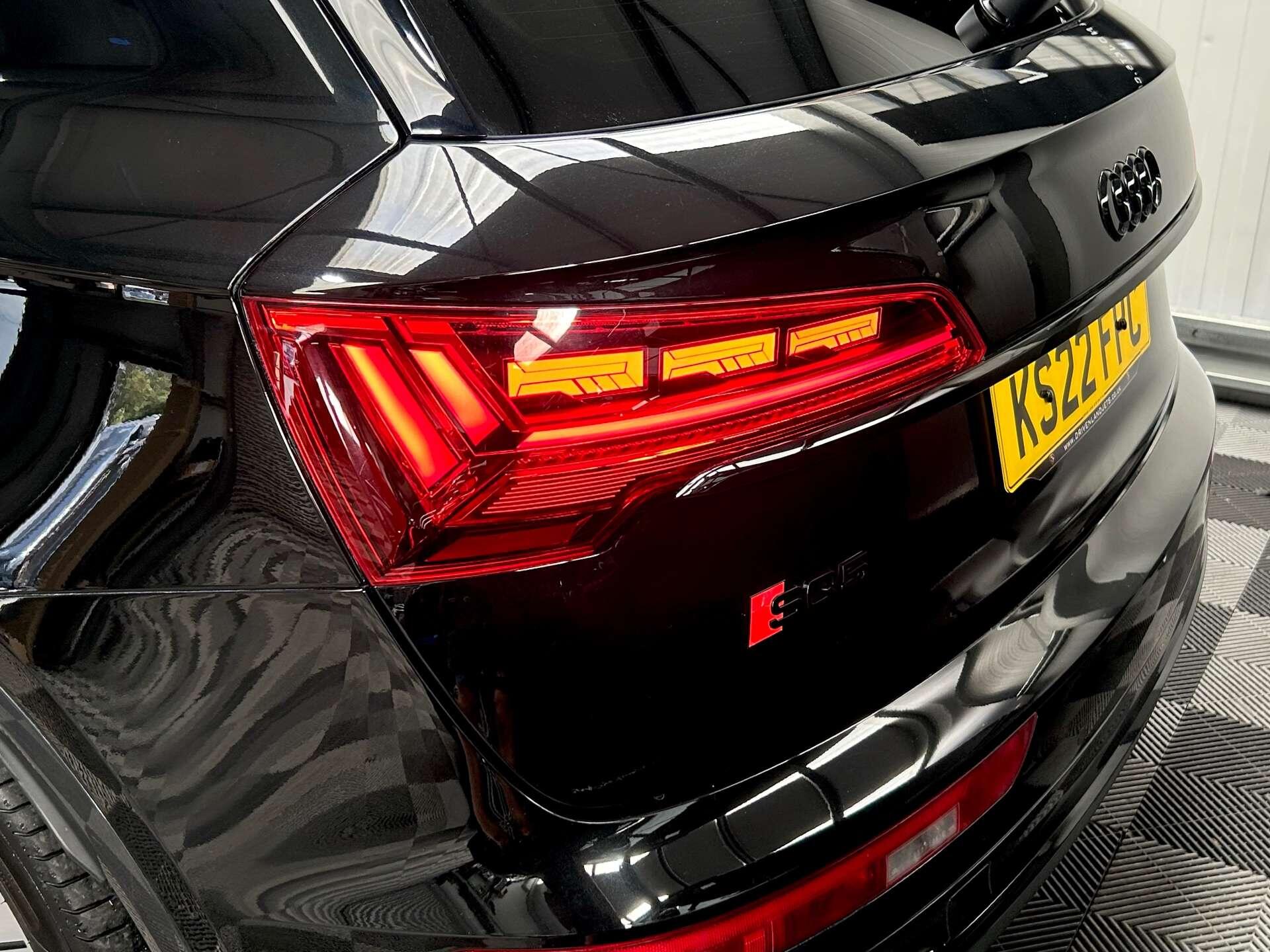 Audi Q5 view 11