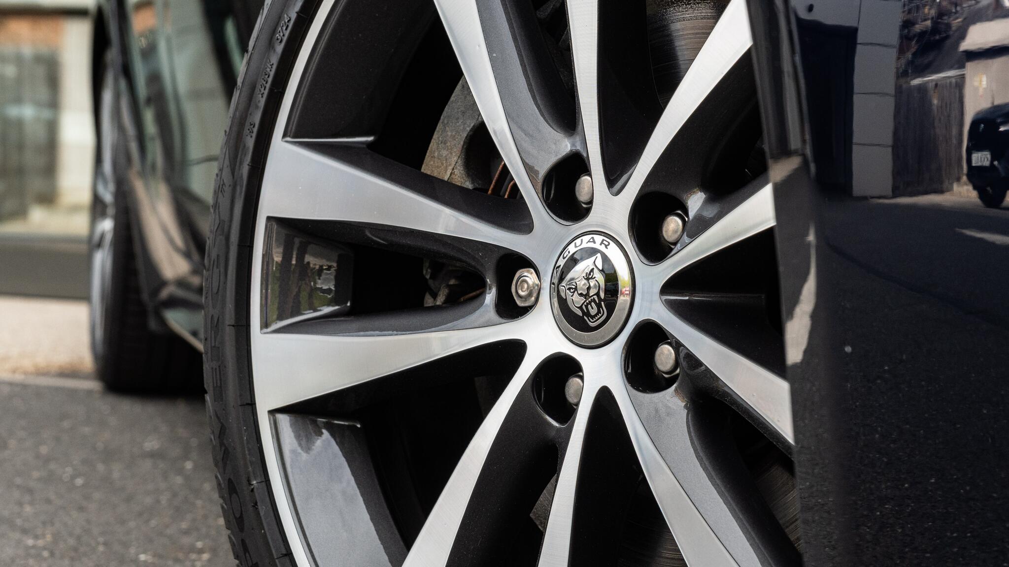 Jaguar Xe view 41