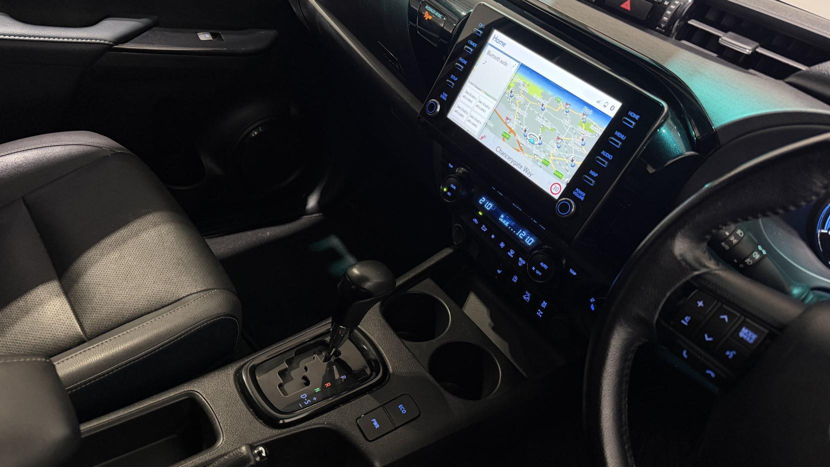 Toyota Hilux view 26