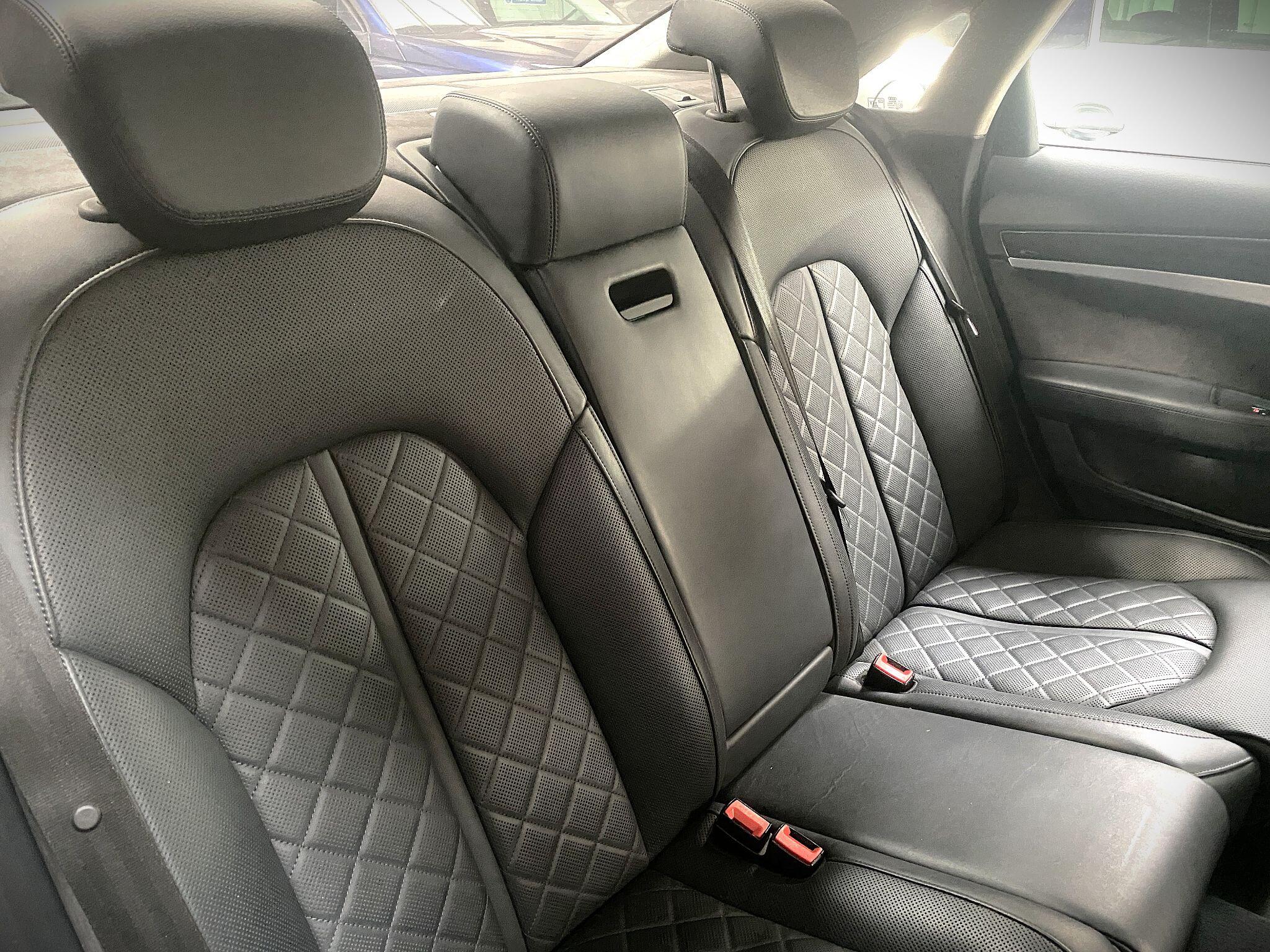 Audi S8 view 18
