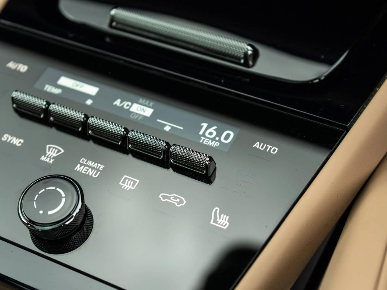 Porsche Cayenne view 30
