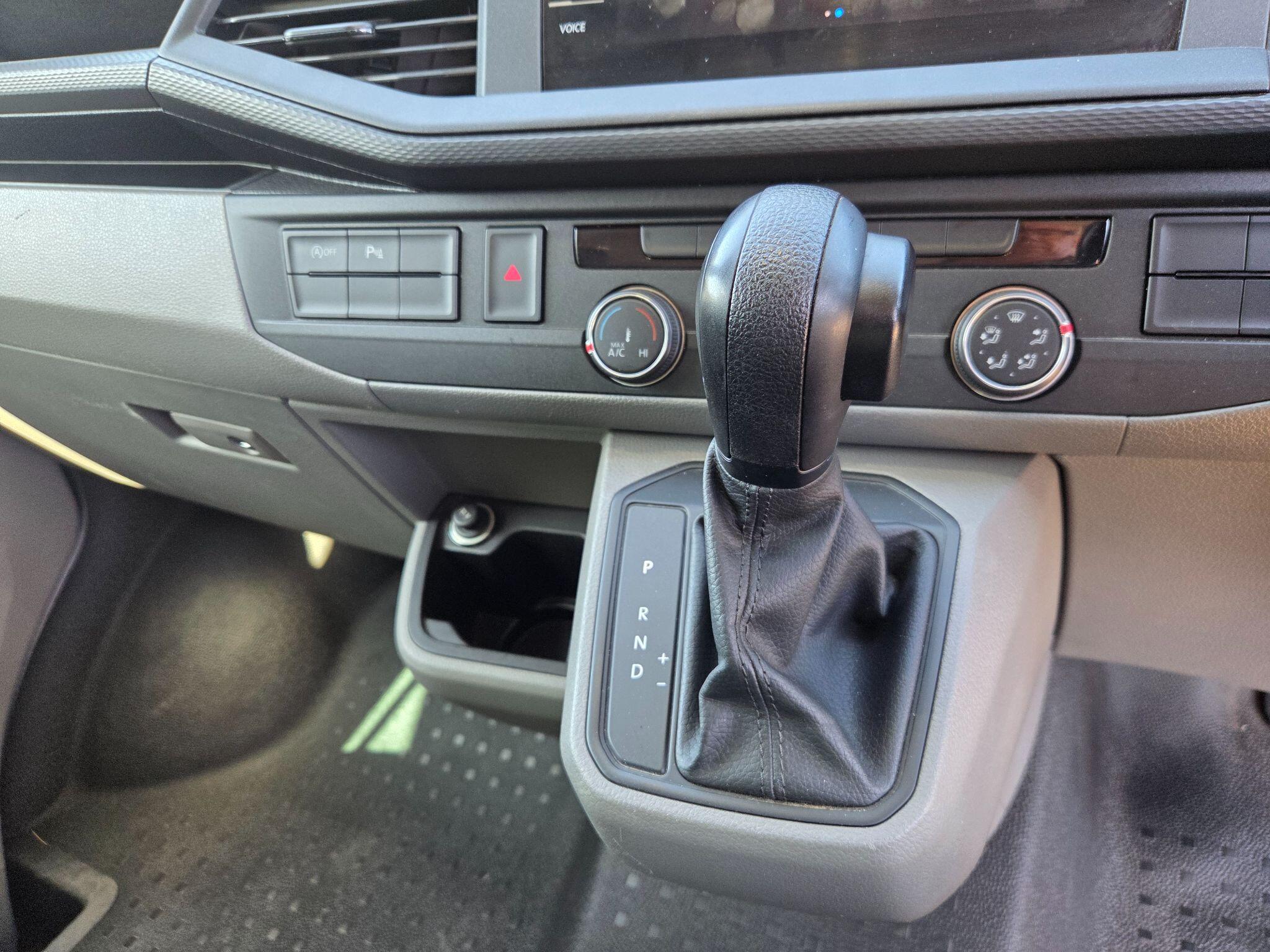 Volkswagen Transporter view 13