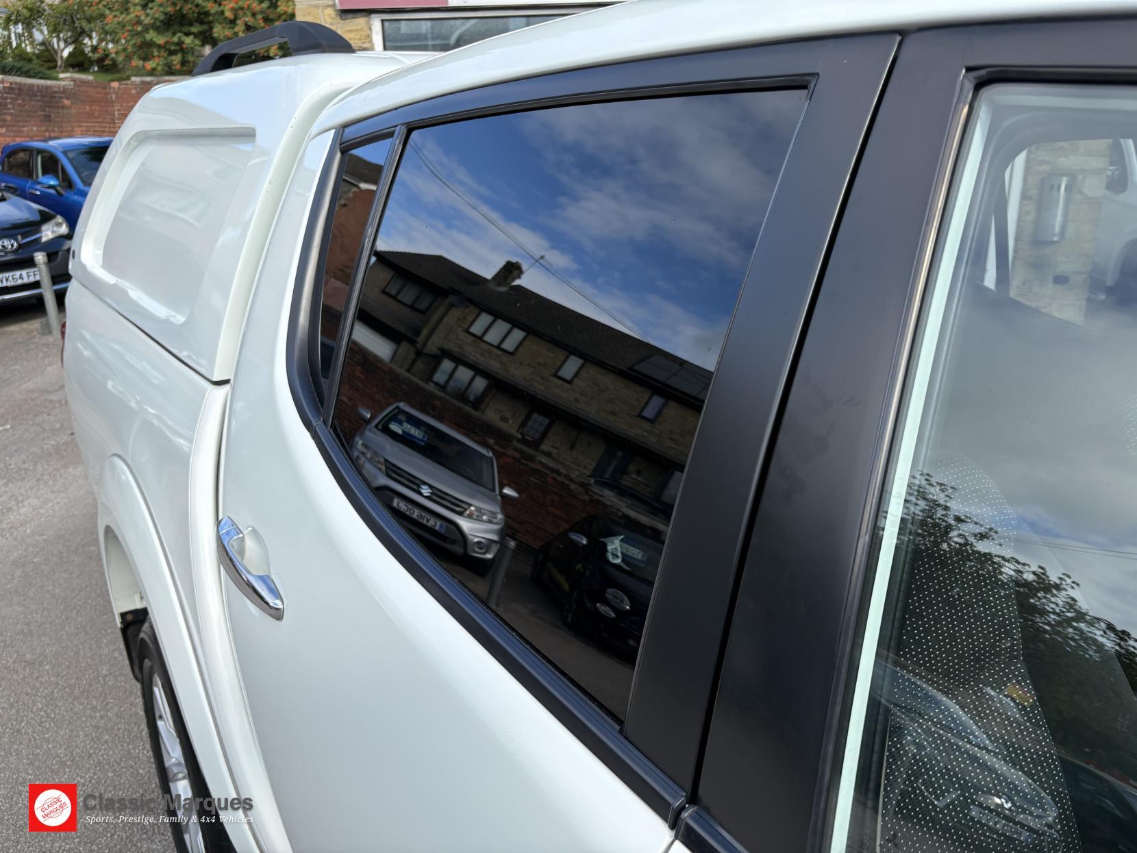 Mitsubishi L200 view 17