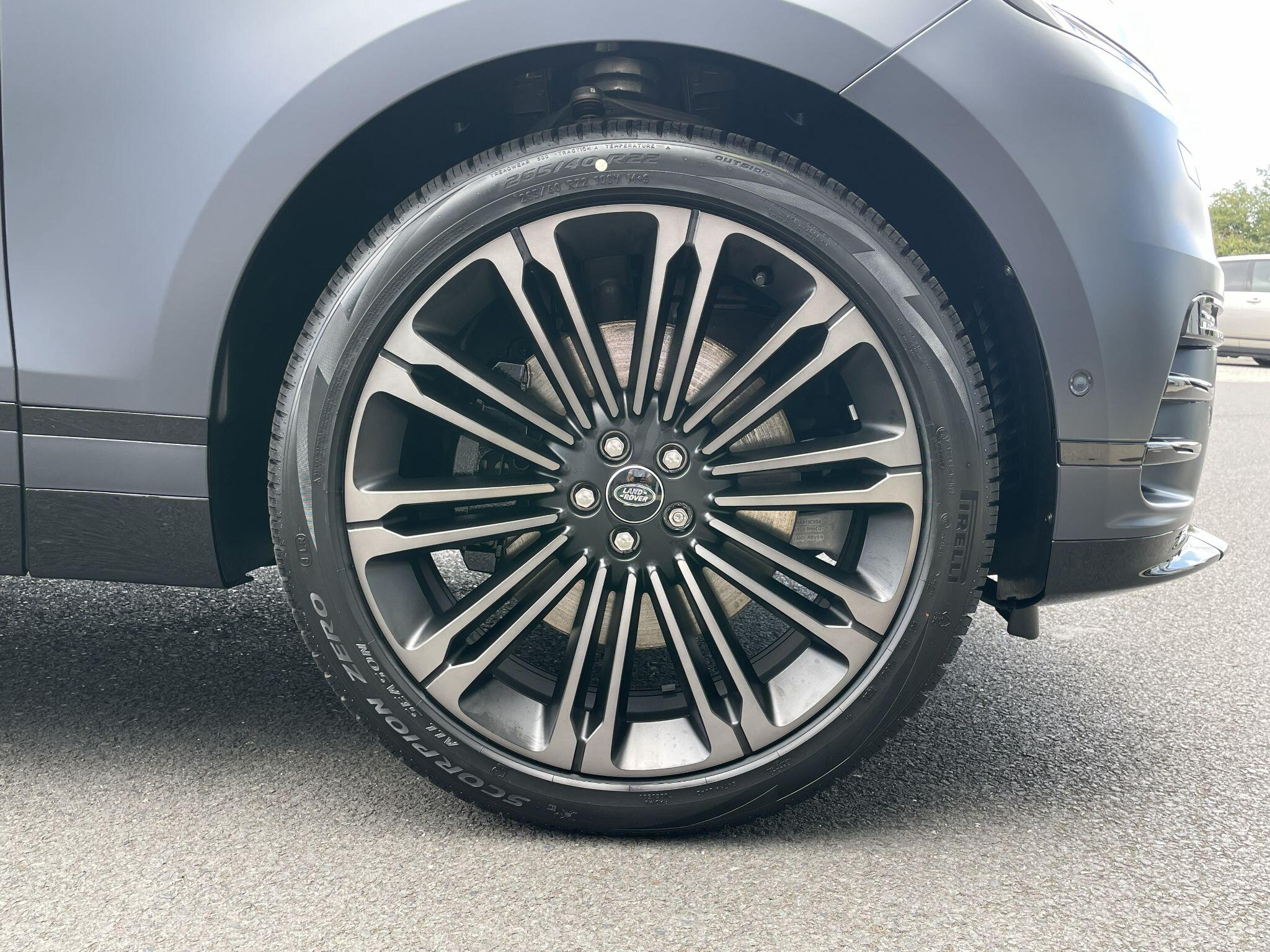 Land Rover Range Rover Velar view 35