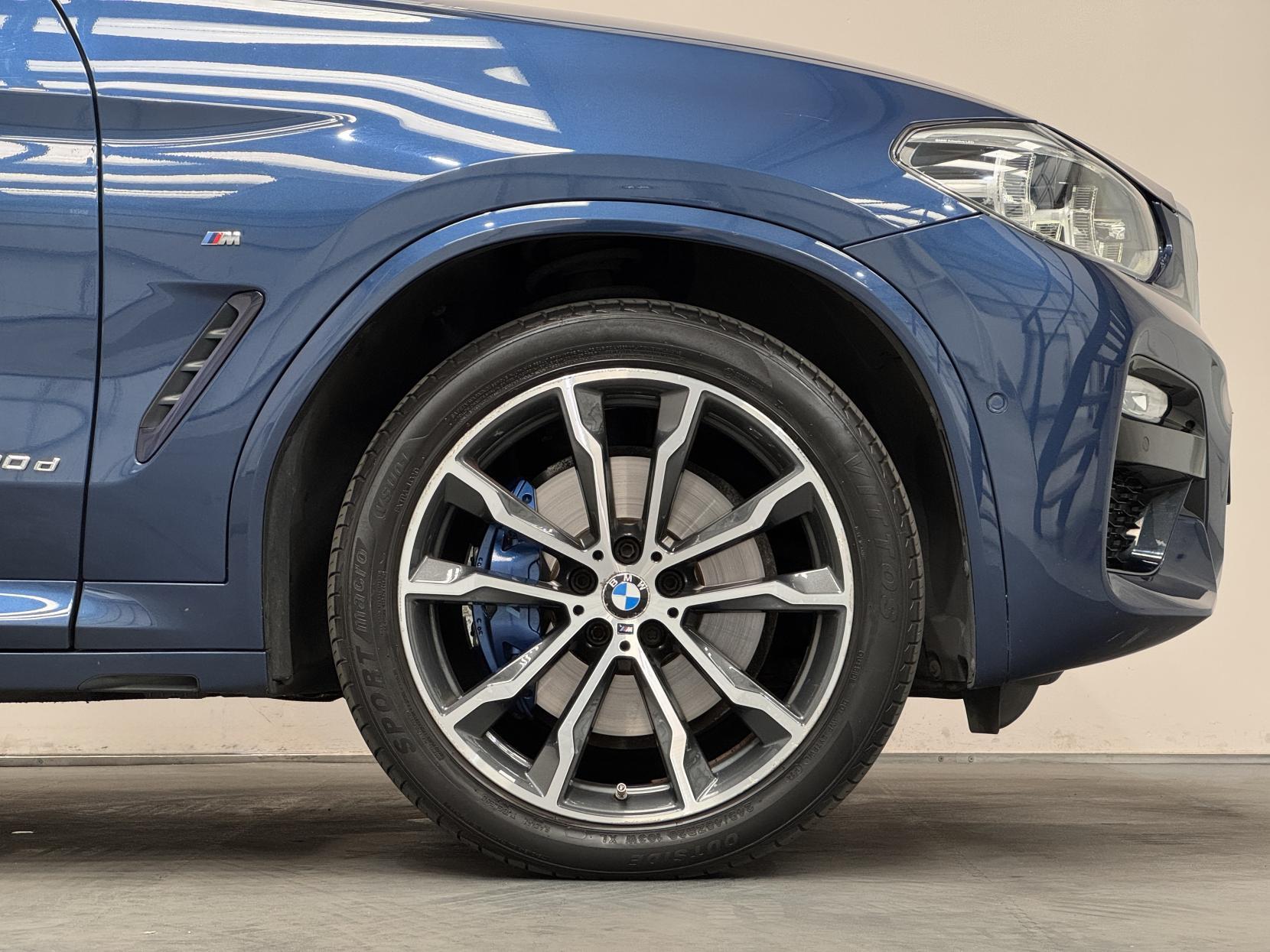 BMW X3 view 18