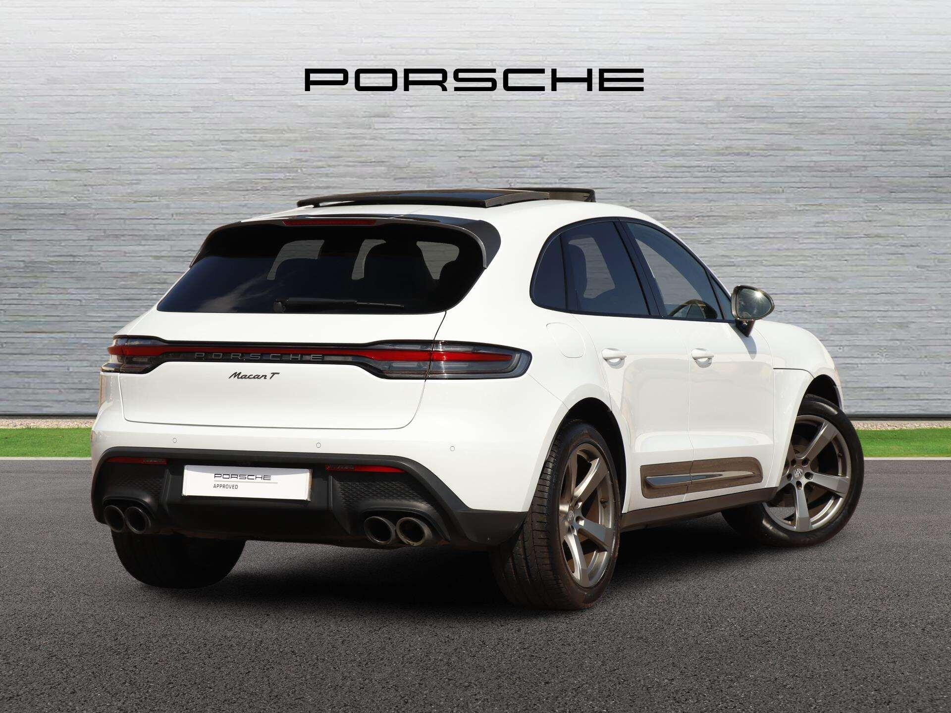 Porsche Macan view 3