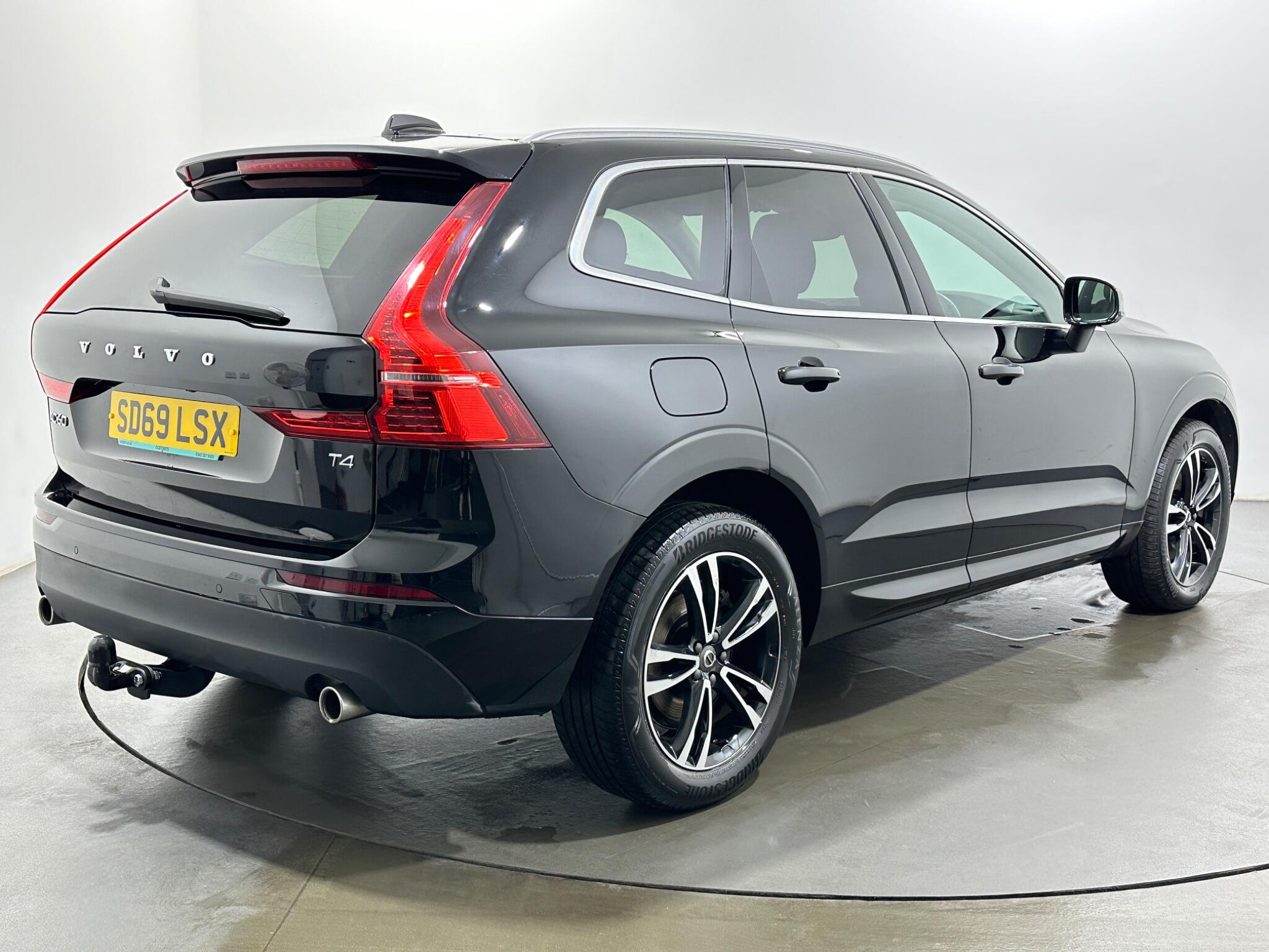 Volvo XC60 view 8