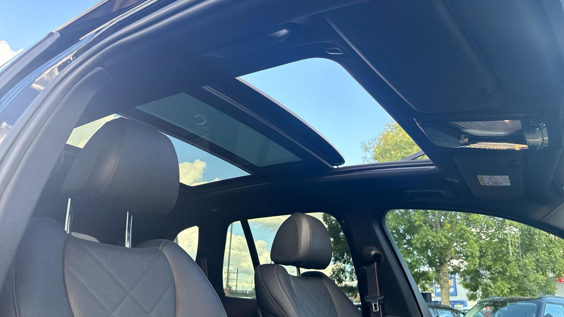 BMW X5 view 40