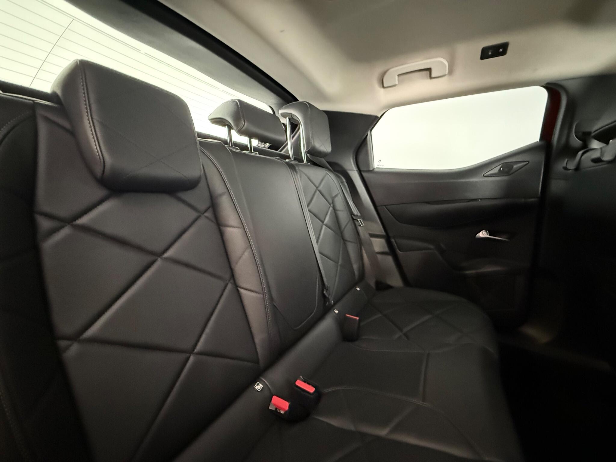 DS Automobiles DS 3 view 31