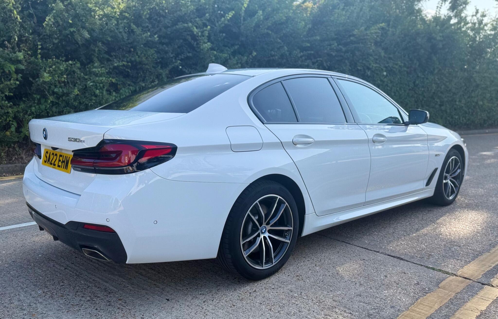 BMW 5 Series view 13
