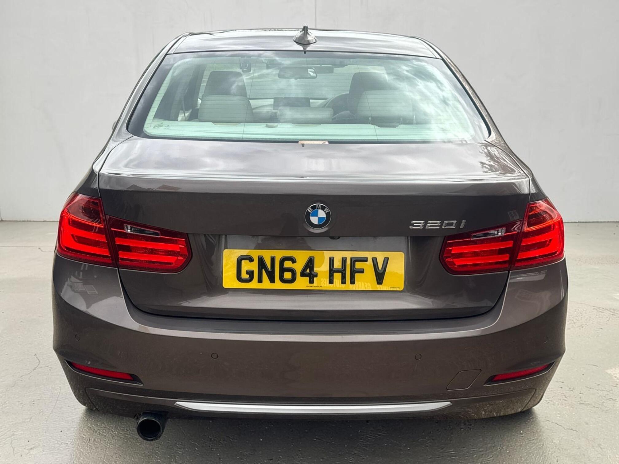BMW 3 Series view 17