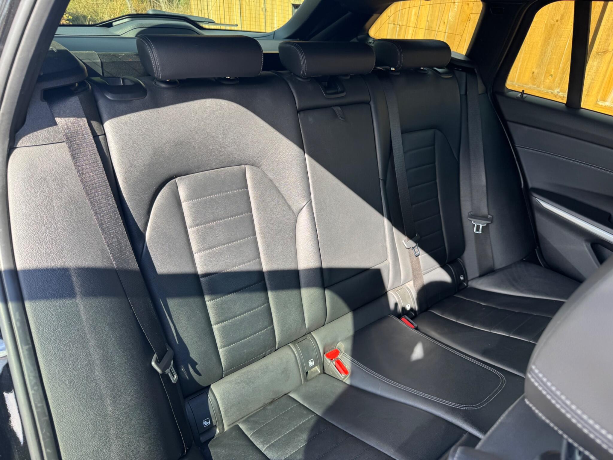 BMW 3 Series view 22