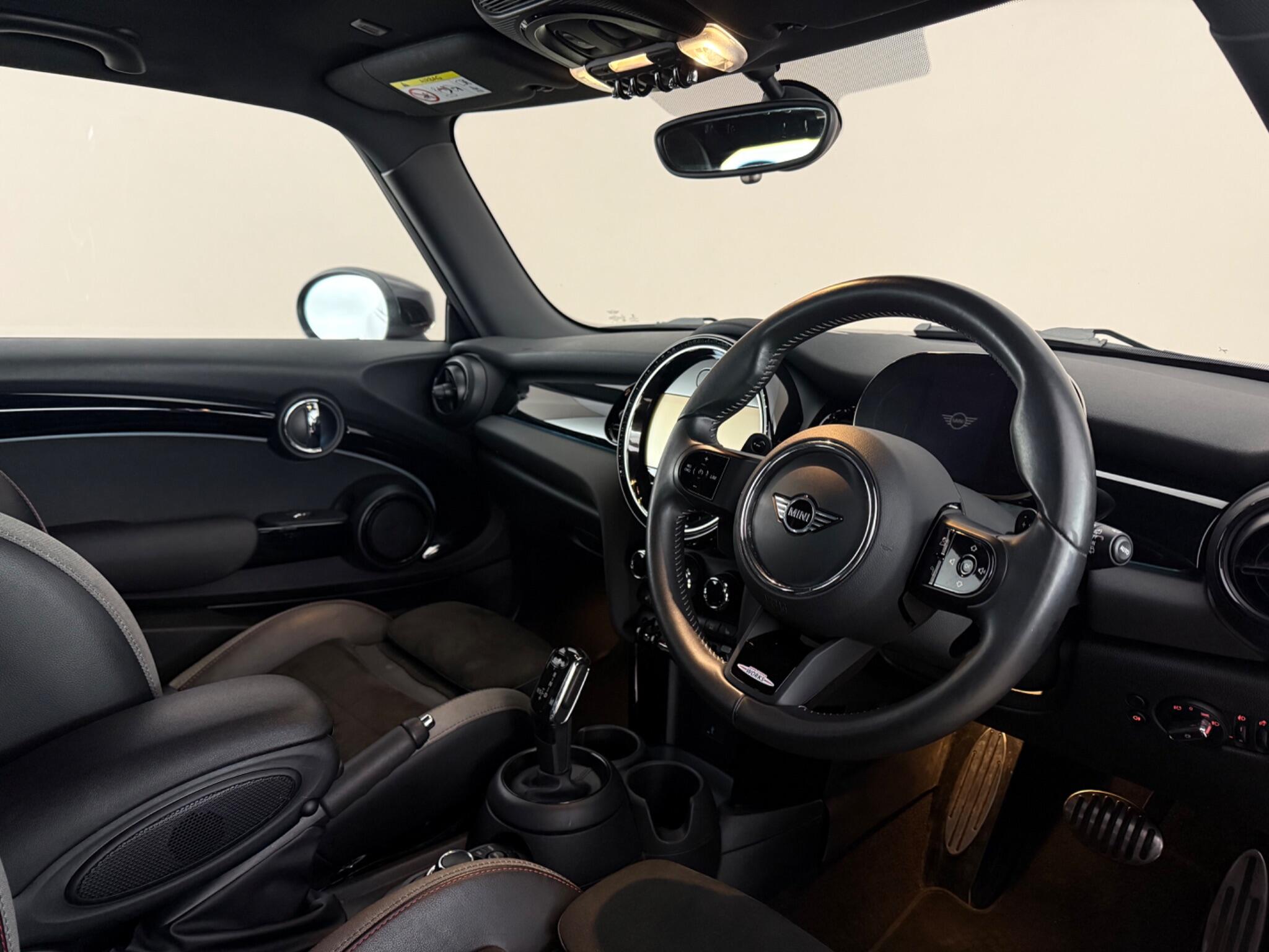 Mini Hatch view 21