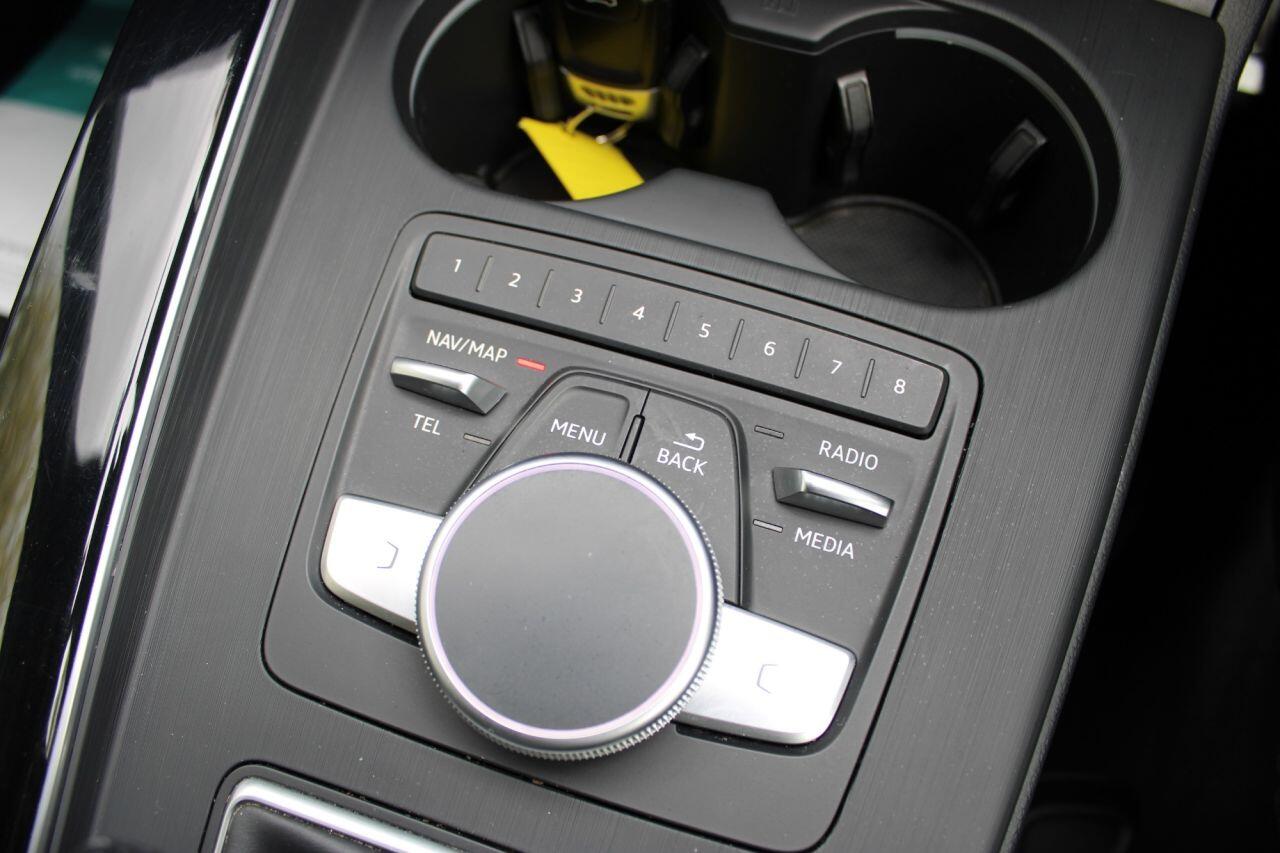 Audi A4 view 32
