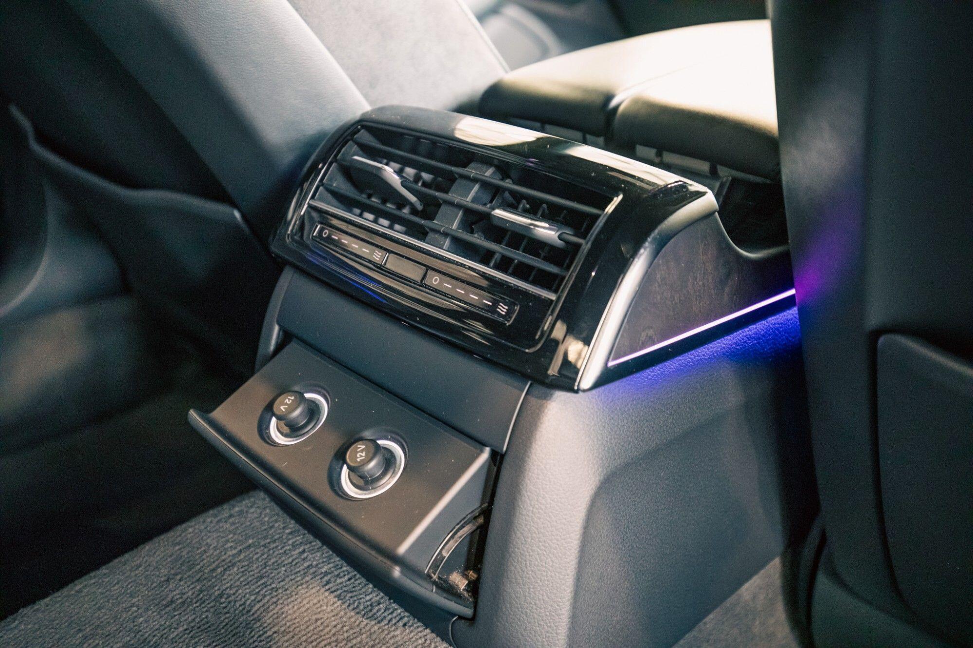 Audi A8 view 11