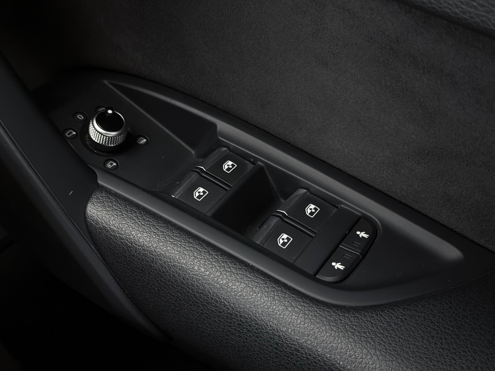 Audi Q5 view 18