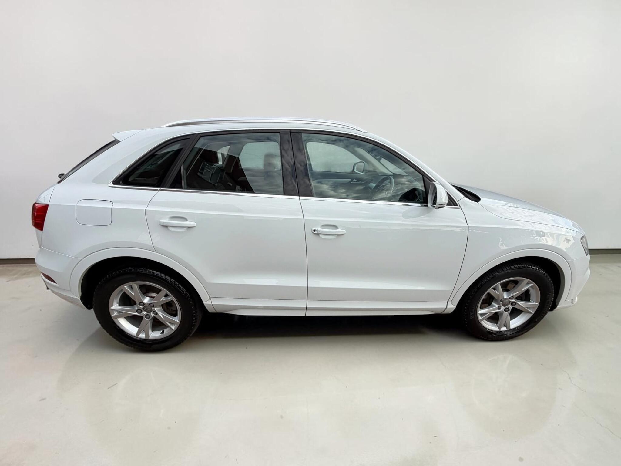 Audi Q3 view 20