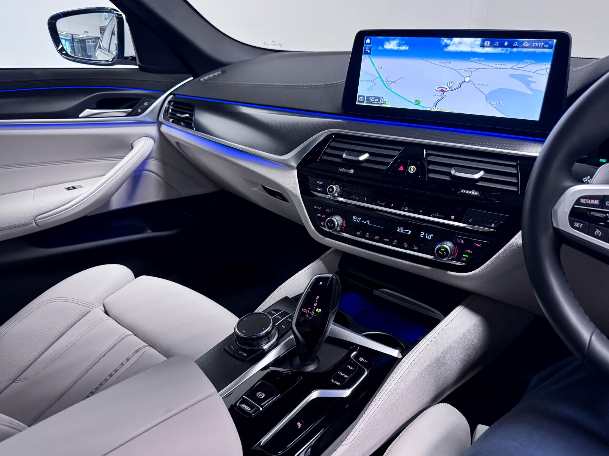 BMW 5 Series view 31