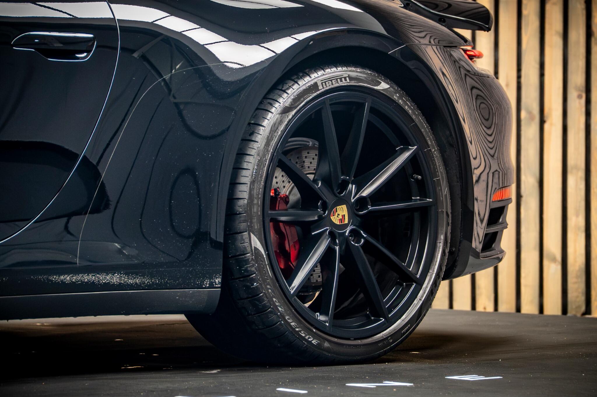 Porsche 911 view 16